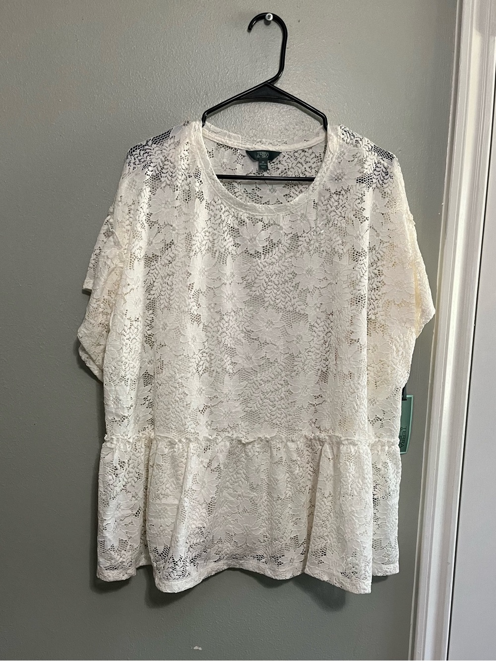 Terra & Sky White Lace Peplum Blouse